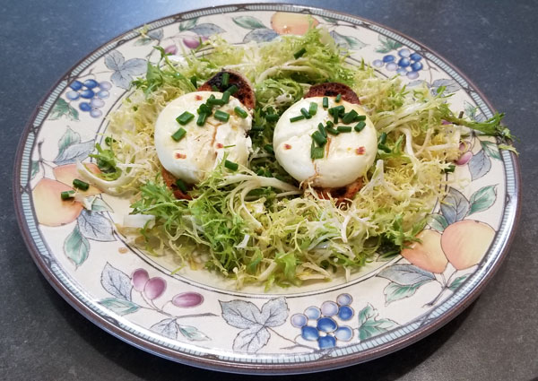 Hot goat cheese salad